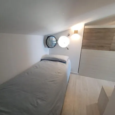 In Paolo Attico Loft Vista Mare 1 Matrimoniale E Singolo Diviso Da Armadi * 로아노