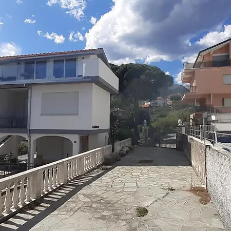 In Paolo Attico Loft Vista Mare 1 Matrimoniale E Singolo Diviso Da Armadi *