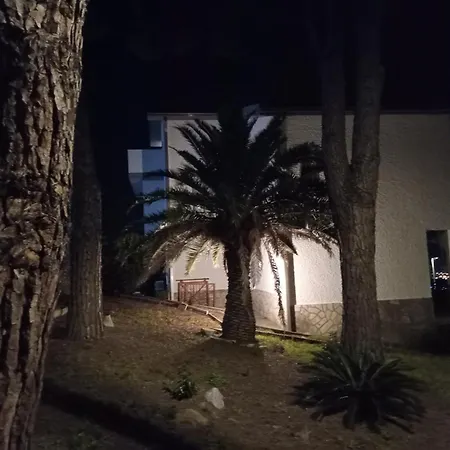In Paolo Attico Loft Vista Mare 1 Matrimoniale E Singolo Diviso Da Armadi