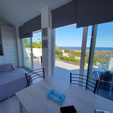 In Paolo Attico Loft Vista Mare 1 Matrimoniale E Singolo Diviso Da Armadi 아파트 로아노