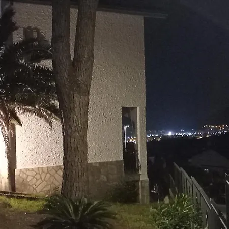 In Paolo Attico Loft Vista Mare 1 Matrimoniale E Singolo Diviso Da Armadi 아파트 로아노