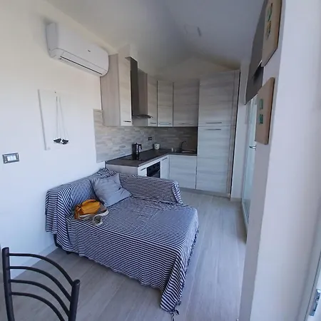 아파트 In Paolo Attico Loft Vista Mare 1 Matrimoniale E Singolo Diviso Da Armadi 로아노