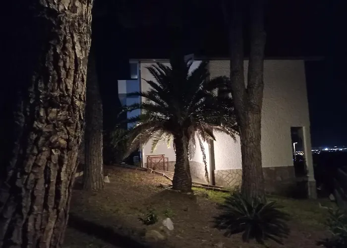 In Paolo Attico Loft Vista Mare 1 Matrimoniale E Singolo Diviso Da Armadi