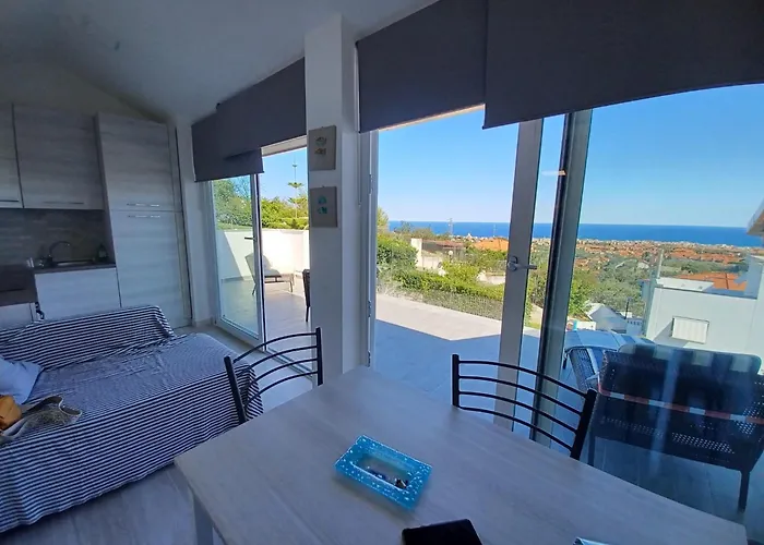 In Paolo Attico Loft Vista Mare 1 Matrimoniale E Singolo Diviso Da Armadi Apartment Loano