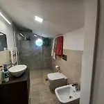In Paolo Attico Loft Vista Mare 1 Matrimoniale E Singolo Diviso Da Armadi * Loano