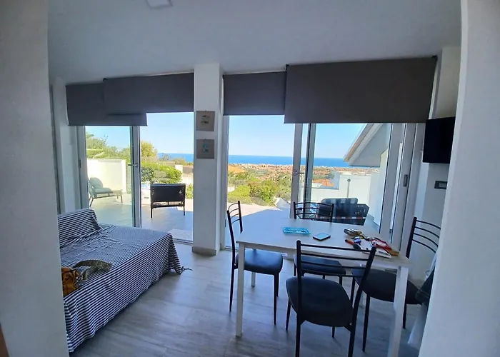 In Paolo Attico Loft Vista Mare 1 Matrimoniale E Singolo Diviso Da Armadi Apartamento Loano