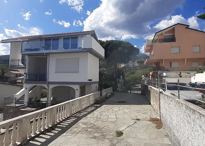 In Paolo Attico Loft Vista Mare 1 Matrimoniale E Singolo Diviso Da Armadi *