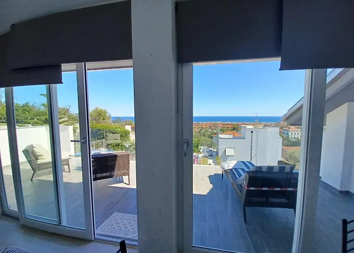 In Paolo Attico Loft Vista Mare 1 Matrimoniale E Singolo Diviso Da Armadi Apartamento Loano