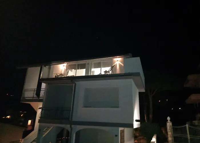 In Paolo Attico Loft Vista Mare 1 Matrimoniale E Singolo Diviso Da Armadi * Loano
