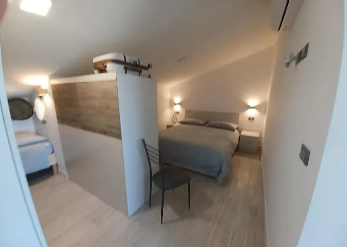 In Paolo Attico Loft Vista Mare 1 Matrimoniale E Singolo Diviso Da Armadi