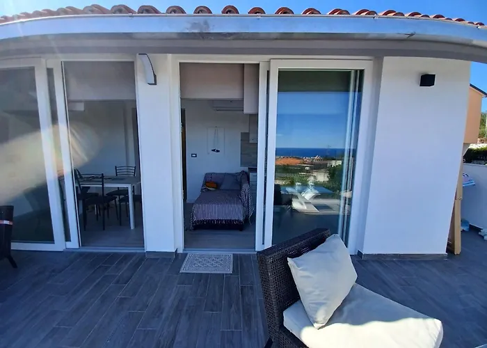 In Paolo Attico Loft Vista Mare 1 Matrimoniale E Singolo Diviso Da Armadi * Loano
