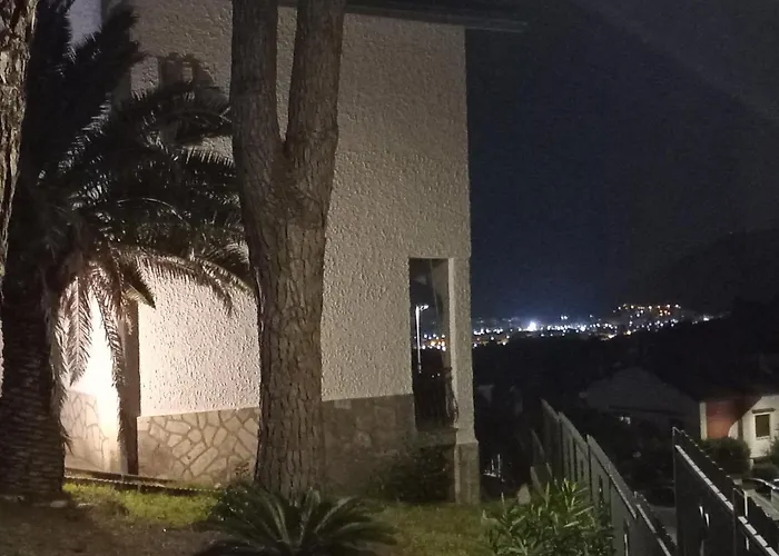 In Paolo Attico Loft Vista Mare 1 Matrimoniale E Singolo Diviso Da Armadi Apartamento Loano
